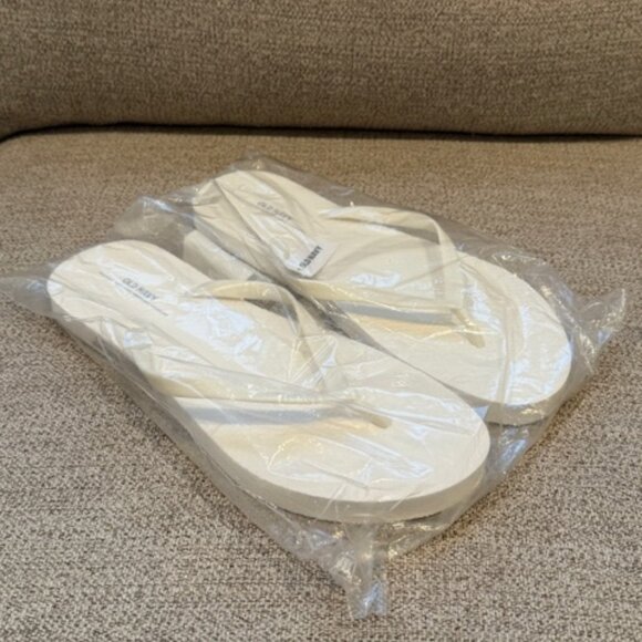 Old Navy Sugarcane (white) Flip-Flops - Size 10 - Picture 2 of 3